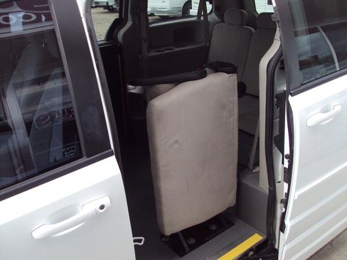 Used 2015 Dodge Grand Caravan SE w/ Quick Order Package 29E SE FWD image 17