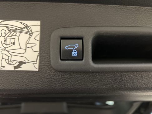 Used 2022 Toyota Sienna XSE image 31