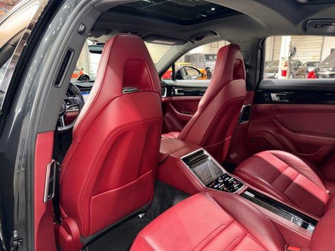 Used 2017 Porsche Panamera image 12
