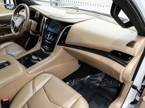 Used 2019 Cadillac Escalade Platinum AWD/4WD image 10