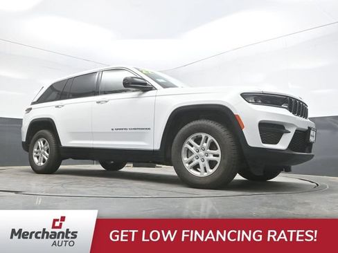 Used 2022 Jeep Grand Cherokee Laredo w/ Luxury Tech Group I AWD/4WD image 40