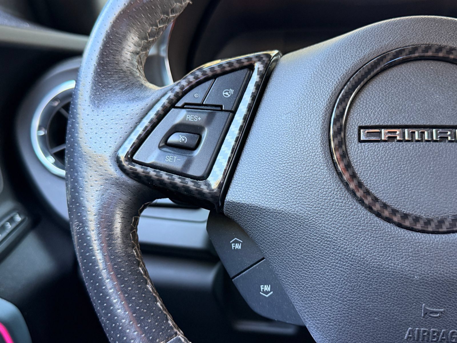 Used 2018 Chevrolet Camaro LT RWD image 17