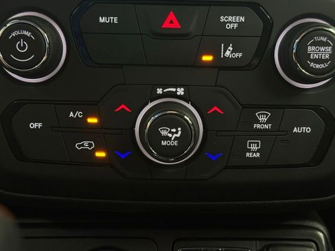 Used 2022 Jeep Renegade Limited AWD/4WD image 27