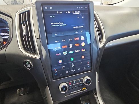 Used 2023 Ford Edge SEL image 19