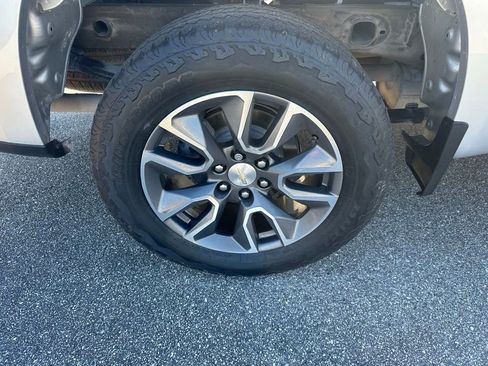 Used 2021 Chevrolet Silverado 1500 LT w/ Z71 Off-Road Package image 5