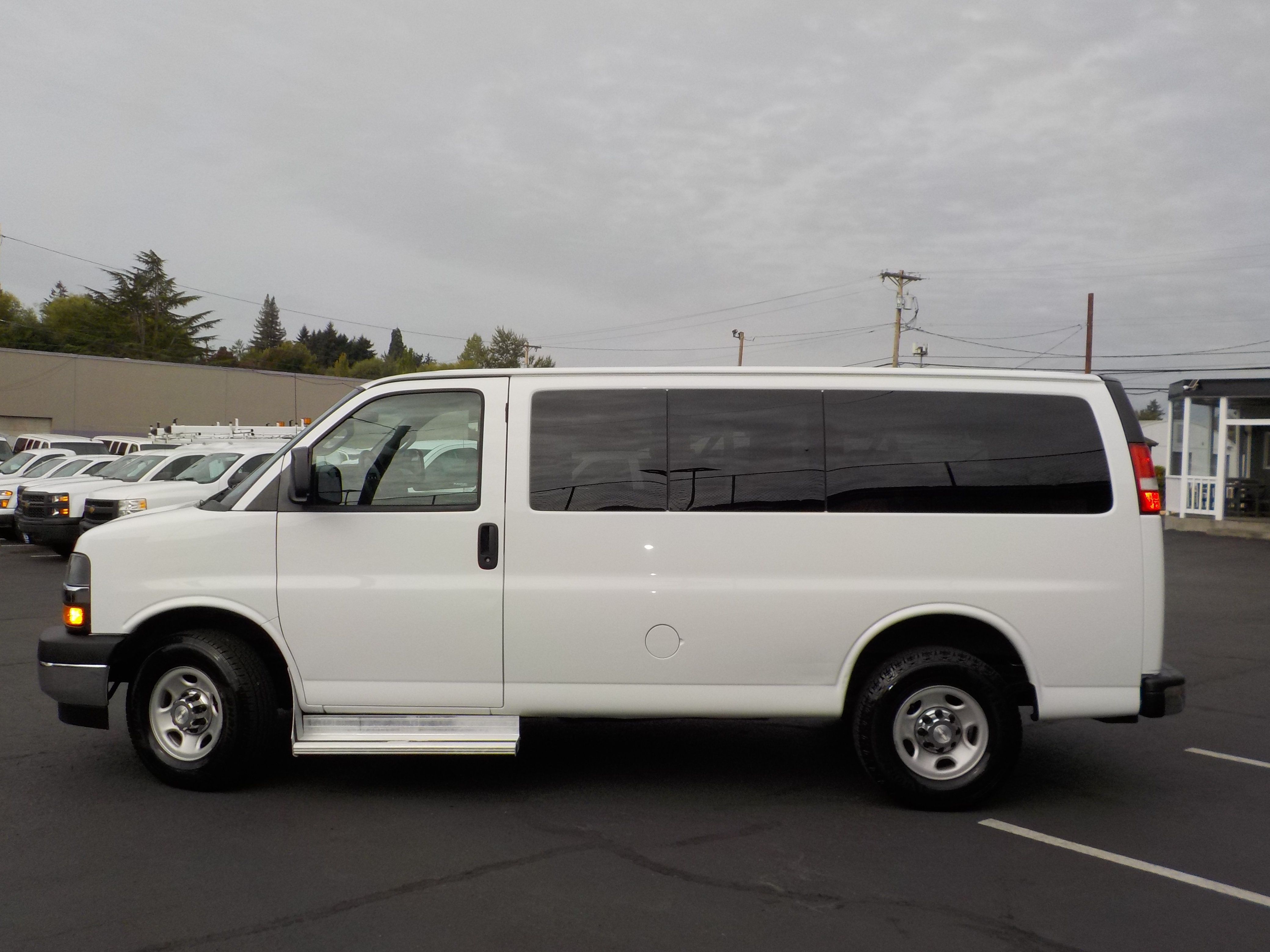 Used 2017 Chevrolet Express 3500 LT w/ LT Preferred Equipment Group RWD image 2