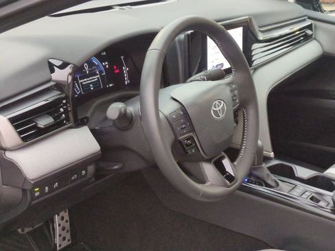 Used 2025 Toyota Camry SE image 10