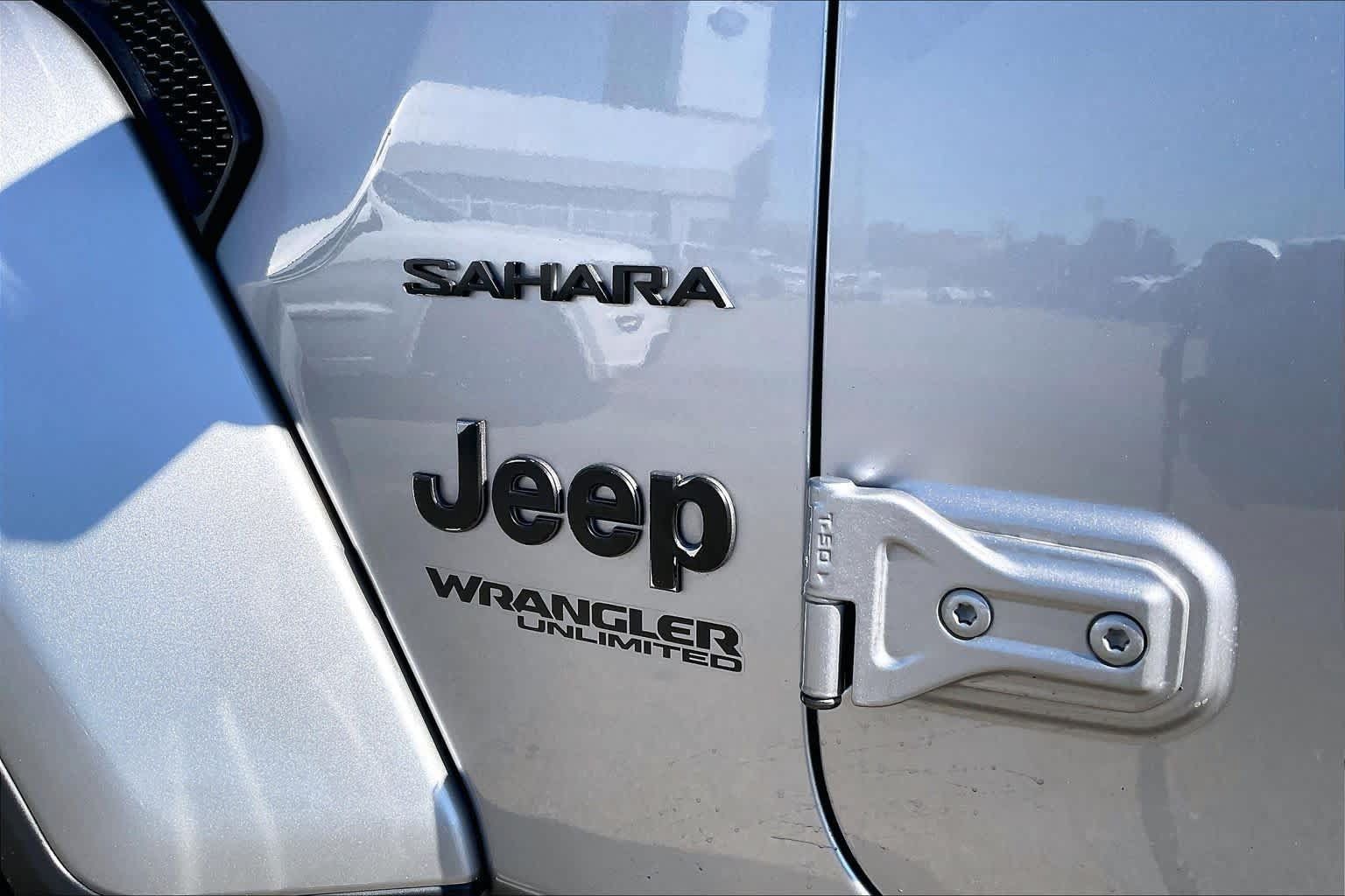 Used 2018 Jeep Wrangler Unlimited Sahara AWD/4WD image 10