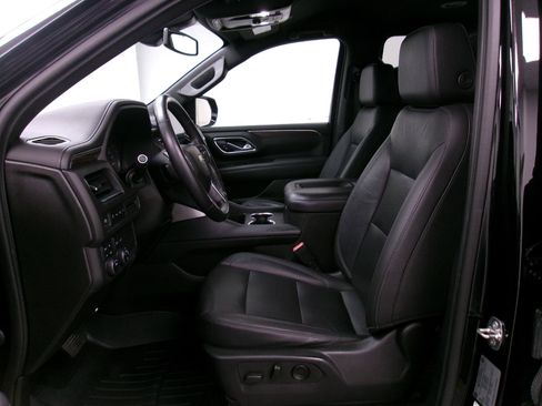 Used 2021 Chevrolet Suburban LT w/ Rear Media and Nav Package AWD/4WD image 10