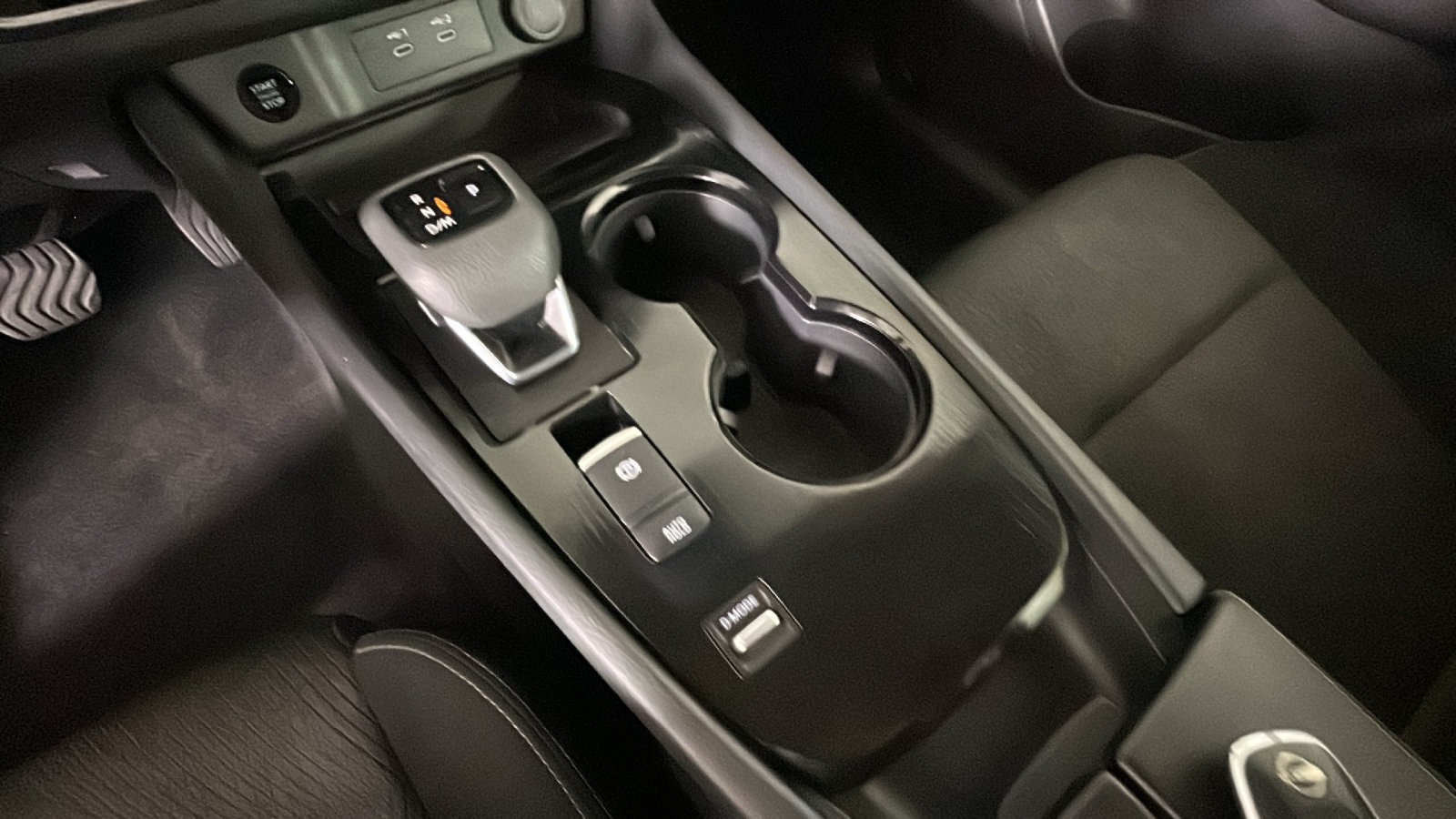 Used 2025 Nissan Rogue SV FWD image 25