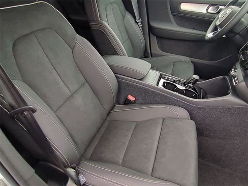 New 2026 Volvo XC40 B5 Ultra w/ Protection Package Premier image 22