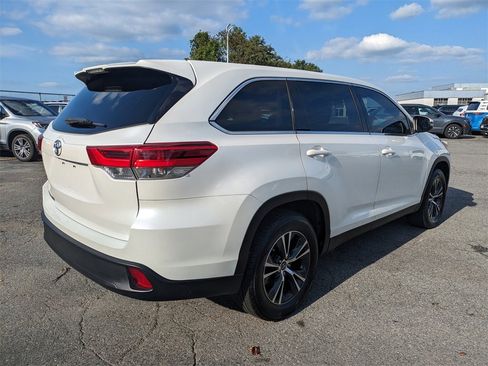 Used 2019 Toyota Highlander LE image 4