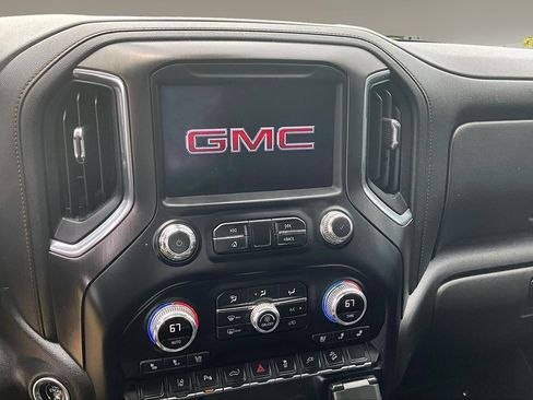 Used 2022 GMC Sierra 2500 AT4 w/ AT4 Premium Plus Package AWD/4WD image 10
