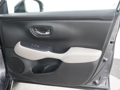 Used 2027 Honda HR-V EX-L image 11