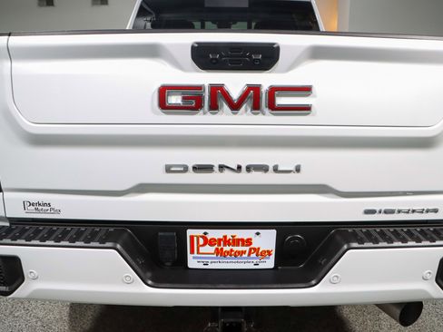 Used 2024 GMC Sierra 2500 Denali w/ Denali Reserve Package image 8