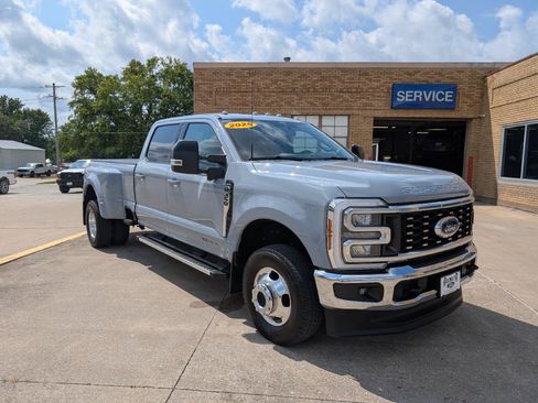 Used 2025 Ford F350 Lariat AWD/4WD image 4