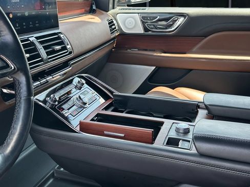 Used 2023 Lincoln Navigator Reserve AWD/4WD image 20