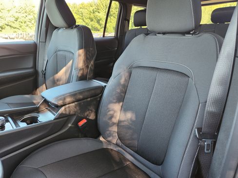 New 2025 Jeep Grand Cherokee Laredo AWD/4WD image 22