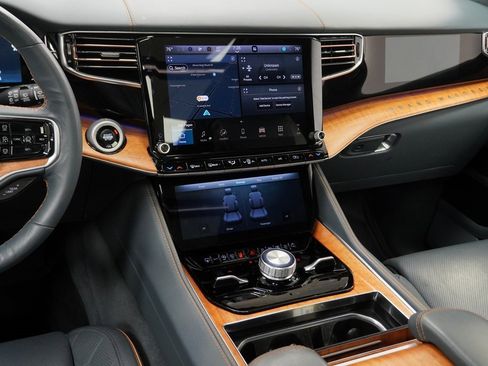 Certified 2024 Jeep Grand Wagoneer Series III w/ Rear Seat Video Group 1 image 31