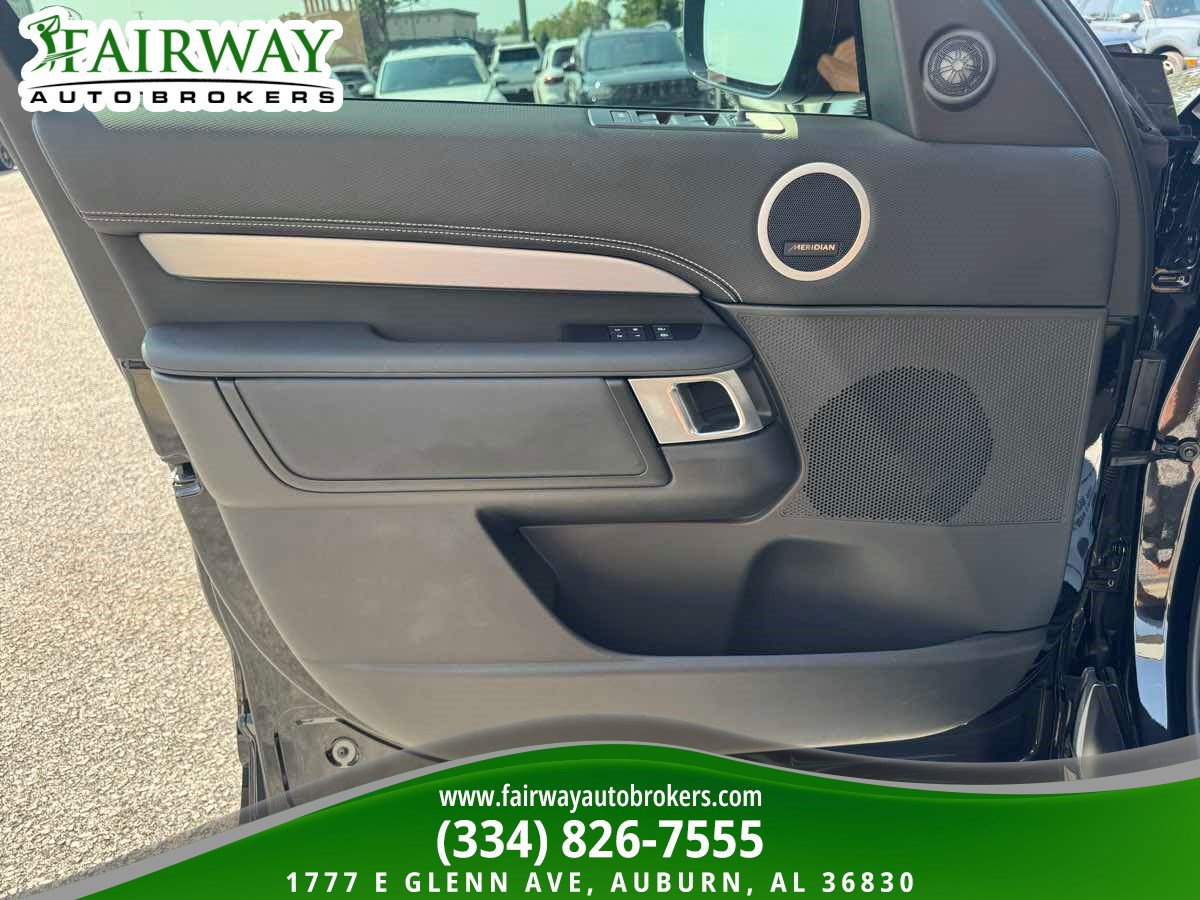 Used 2025 Land Rover Discovery Dynamic SE AWD/4WD image 28