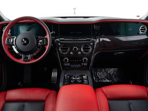 Certified 2025 Rolls-Royce Cullinan Black Badge AWD/4WD image 34