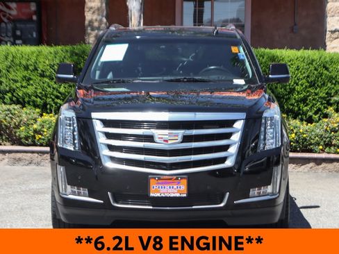 Used 2017 Cadillac Escalade Luxury AWD/4WD image 3