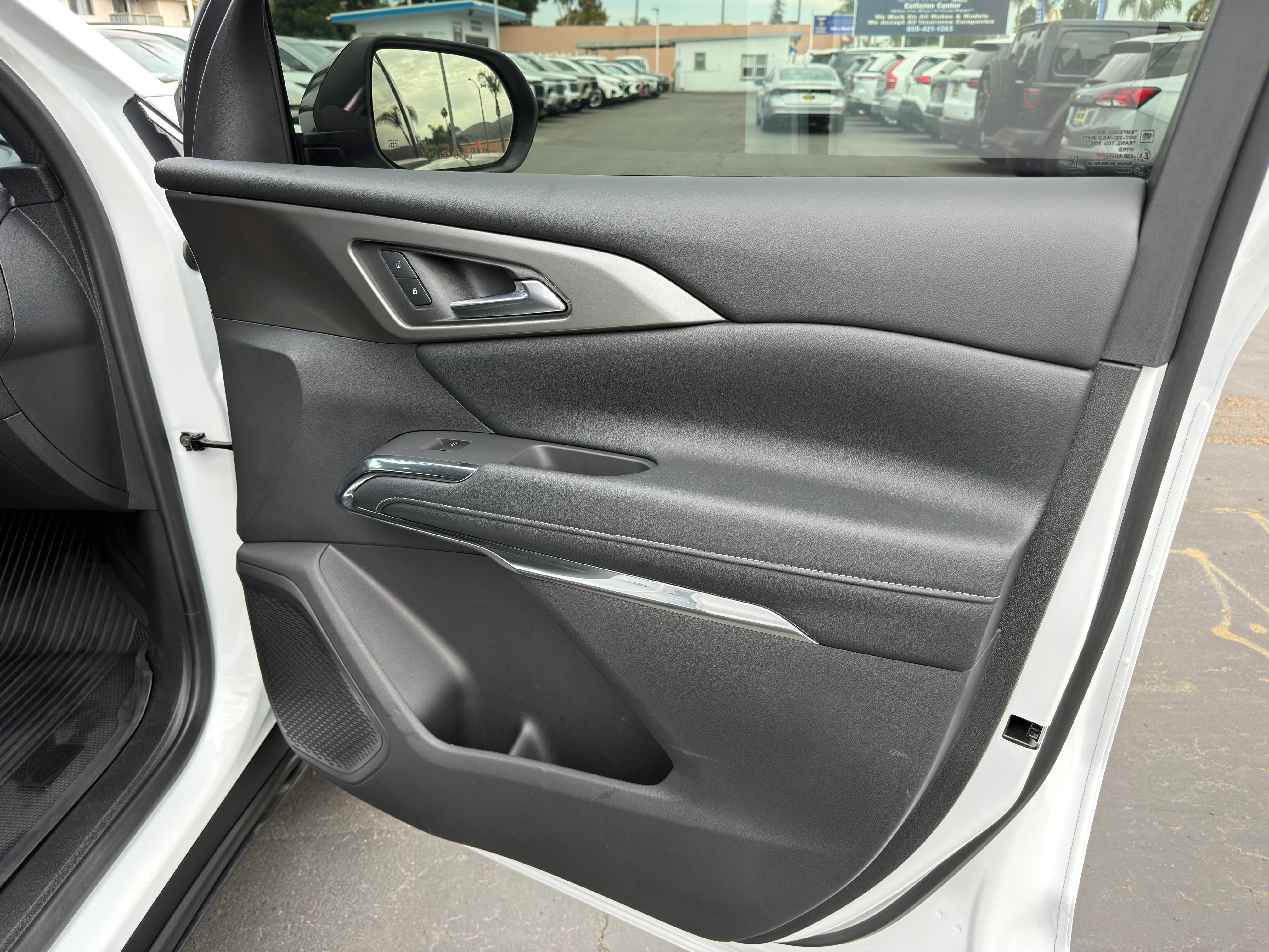 Used 2026 Chevrolet Traverse LT FWD image 11