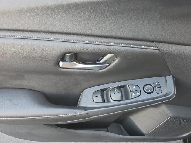 Used 2025 Nissan Sentra SV w/ All-Weather Package FWD image 5