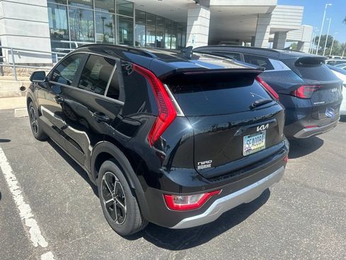 Used 2023 Kia Niro EX FWD image 4