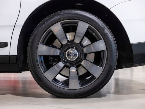 Used 2019 Rolls-Royce Cullinan image 16