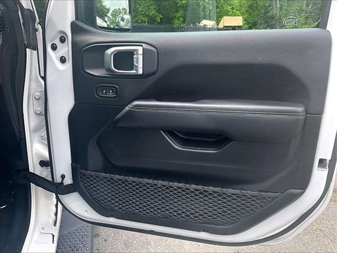 Used 2021 Jeep Wrangler Unlimited Sahara w/ Uconnect 4C Nav & Sound Group AWD/4WD image 19