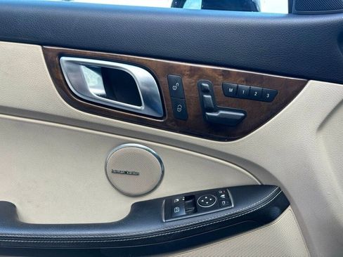 Used 2015 Mercedes-Benz SLK 250 image 21