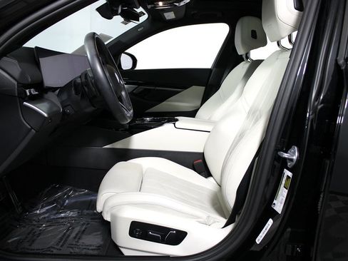 Used 2024 BMW 530i w/ M Sport Package image 8