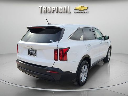 Used 2023 Kia Sorento LX image 3