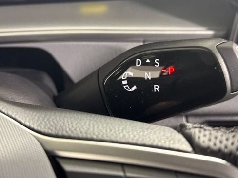 New 2026 Volkswagen Tiguan SE R-Line image 22