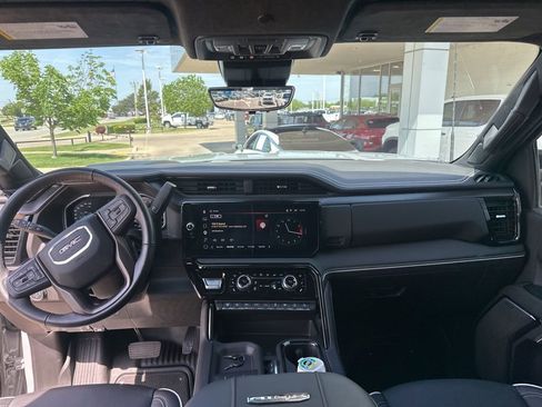 Used 2025 GMC Sierra 2500 AT4X AWD/4WD image 13