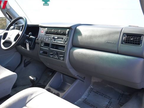 Used 2002 Volkswagen Eurovan MV FWD image 13