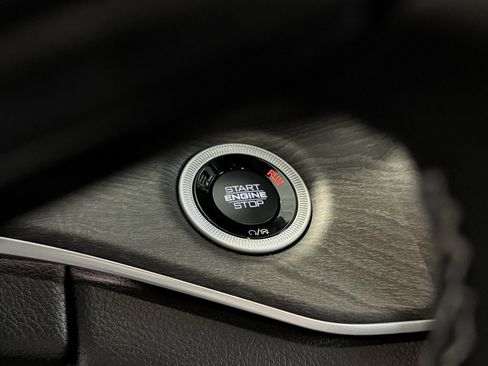 New 2025 Jeep Grand Cherokee Limited w/ Luxury Tech Group II image 23