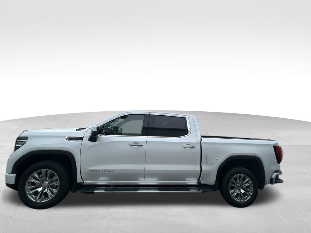 Used 2025 GMC Sierra 1500 Denali w/ Technology Package AWD/4WD image 2