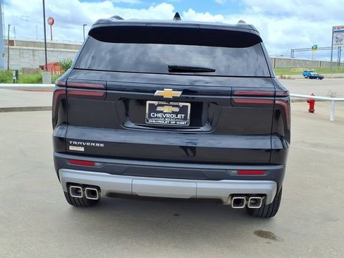 Used 2026 Chevrolet Traverse LT FWD image 6