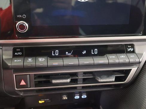 Used 2025 Toyota Camry SE image 23