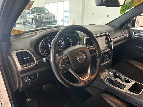 Used 2017 Jeep Grand Cherokee Altitude AWD/4WD image 12