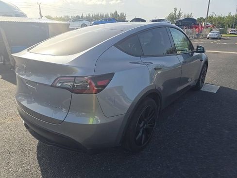 Used 2024 Tesla Model Y Long Range AWD/4WD image 4