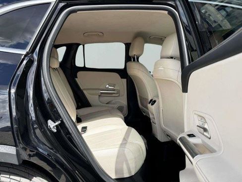 Used 2021 Mercedes-Benz GLA 250 4MATIC w/ Premium Package image 43
