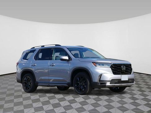 New 2025 Honda Pilot Touring image 7