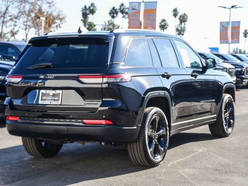 Used 2023 Jeep Grand Cherokee Limited w/ Black Appearance Package image 4