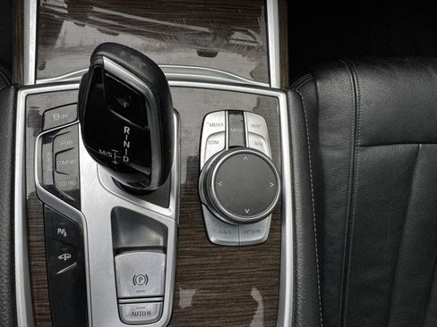 Used 2019 BMW 740i w/ Cold Weather Package RWD image 23