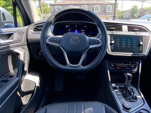 Used 2023 Volkswagen Tiguan SE AWD/4WD image 11
