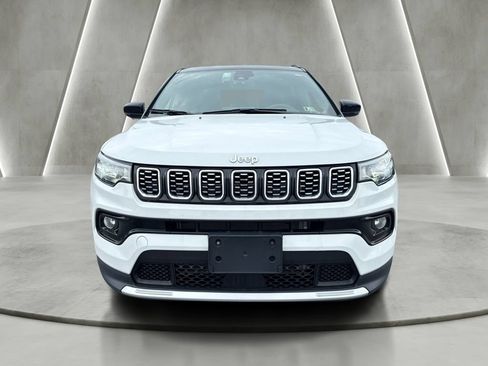 Used 2024 Jeep Compass Limited AWD/4WD image 2