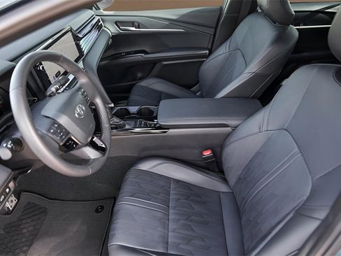 Used 2025 Toyota Camry XSE image 9